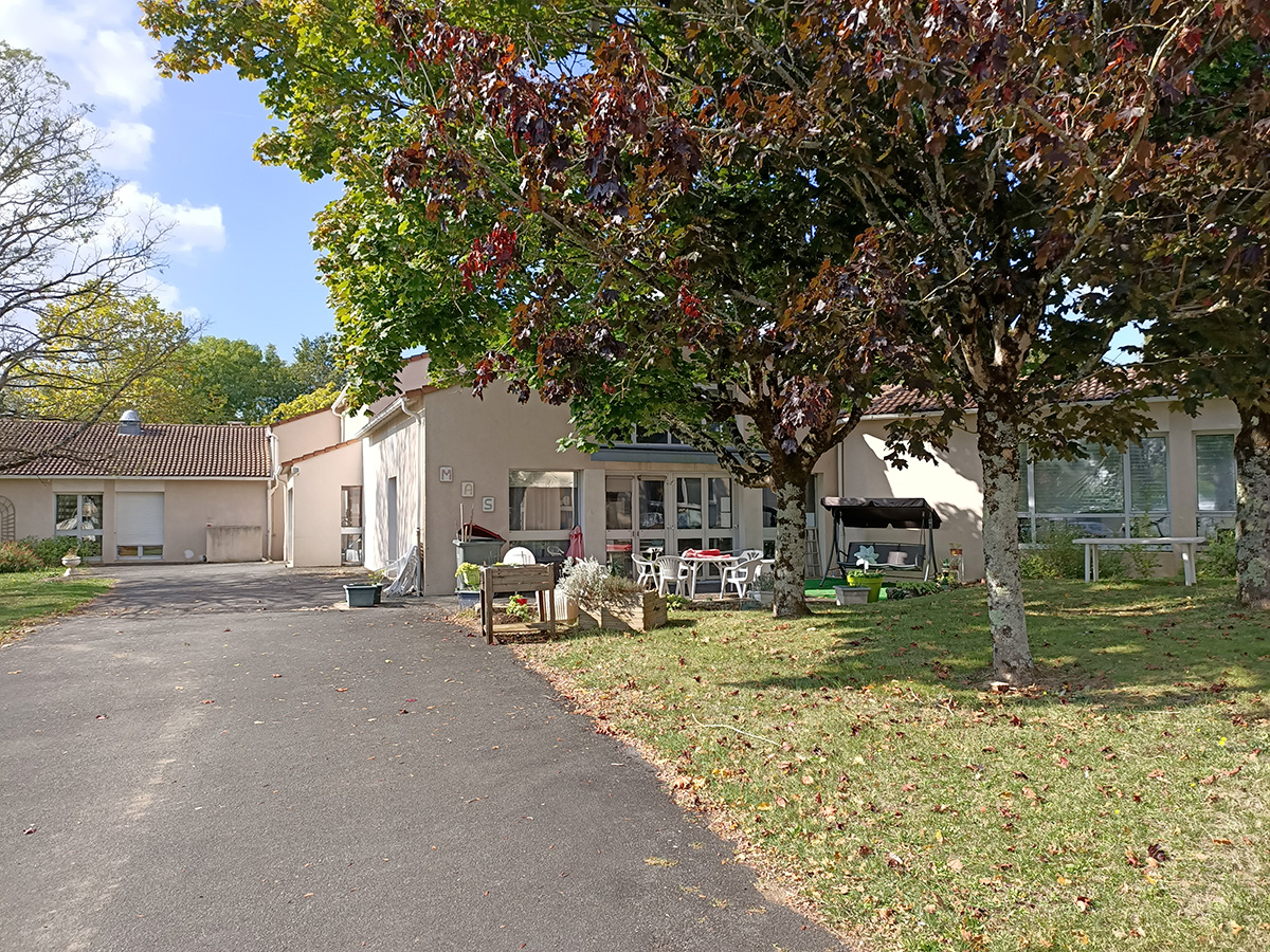 mas chauray extérieur adapei 79-4